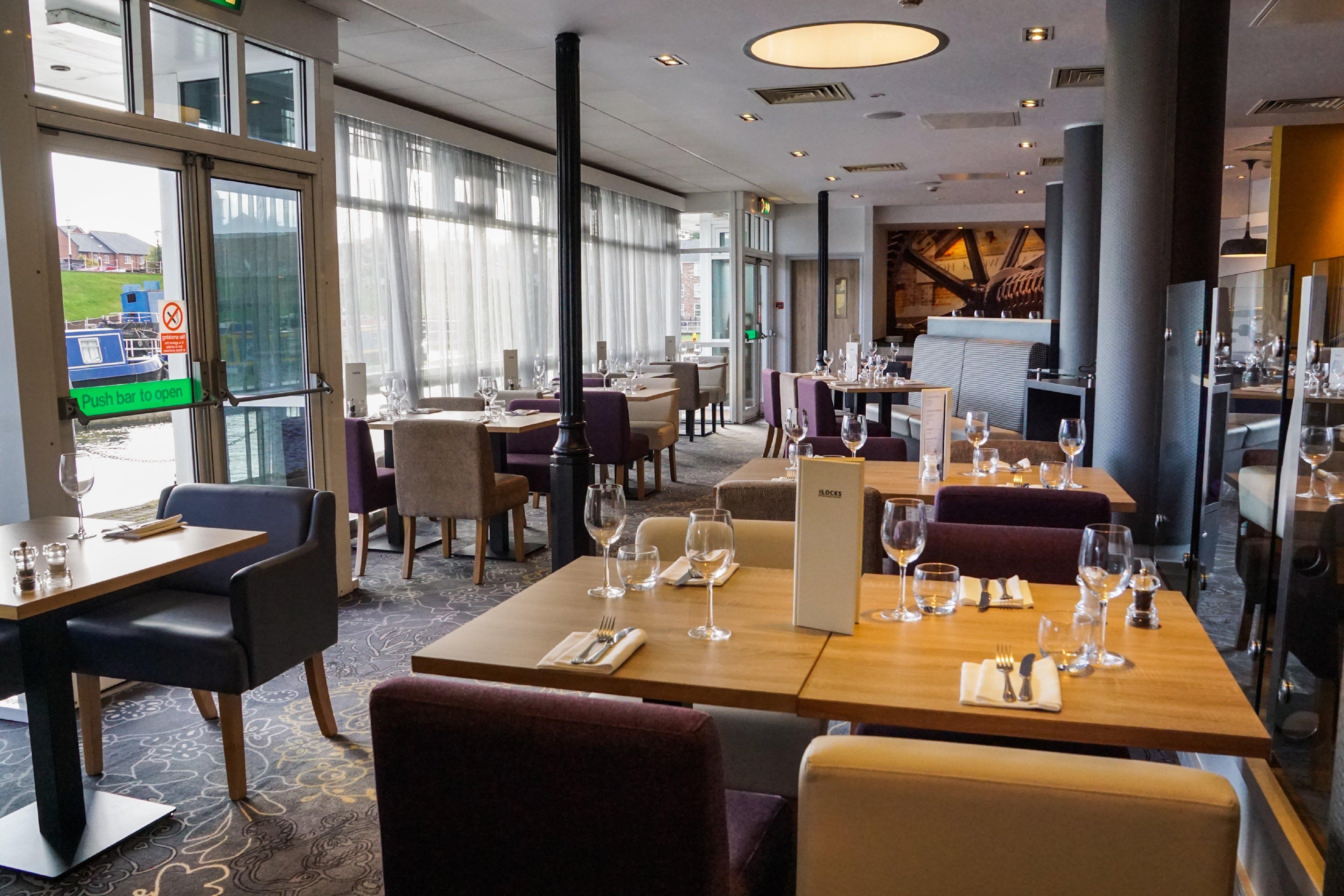 Holiday Inn Ellesmere Port/Cheshire Oaks By Ihg Eksteriør billede