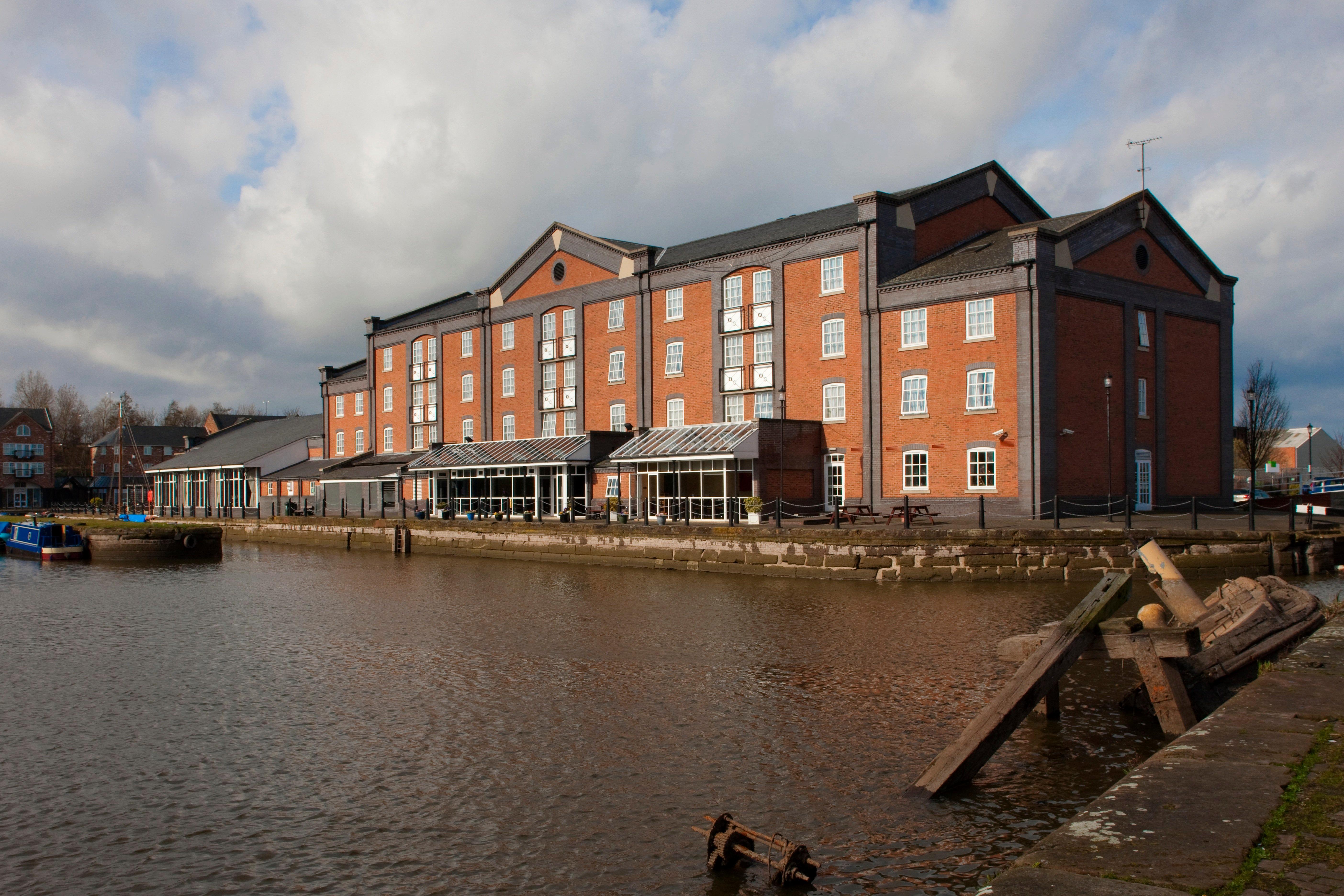 Holiday Inn Ellesmere Port/Cheshire Oaks By Ihg Eksteriør billede