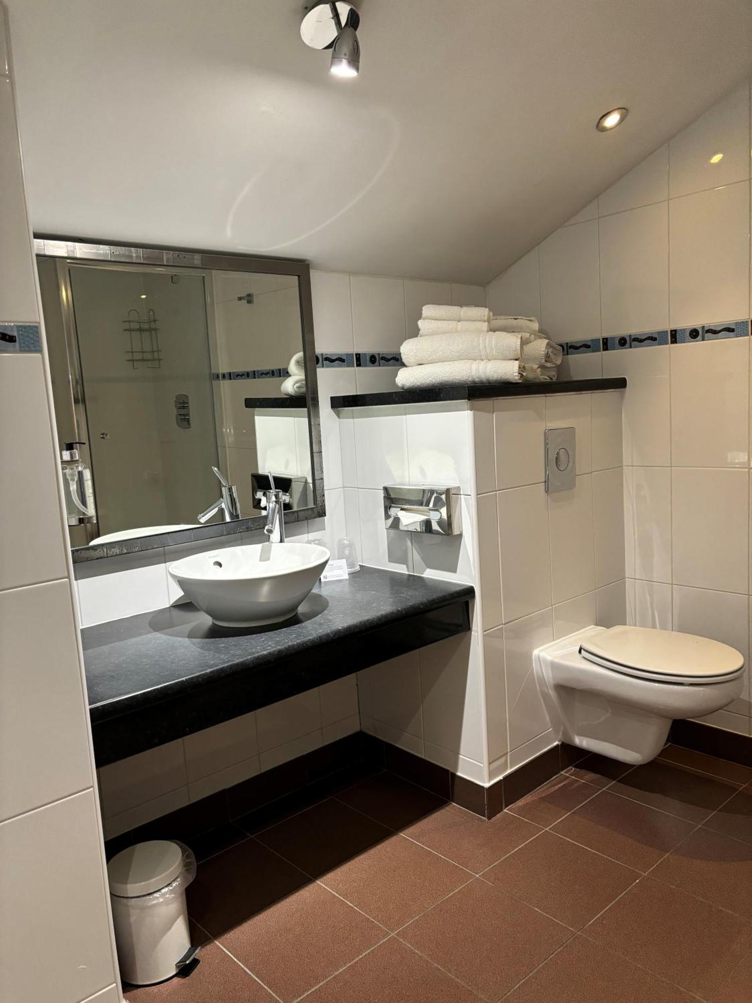 Holiday Inn Ellesmere Port/Cheshire Oaks By Ihg Eksteriør billede