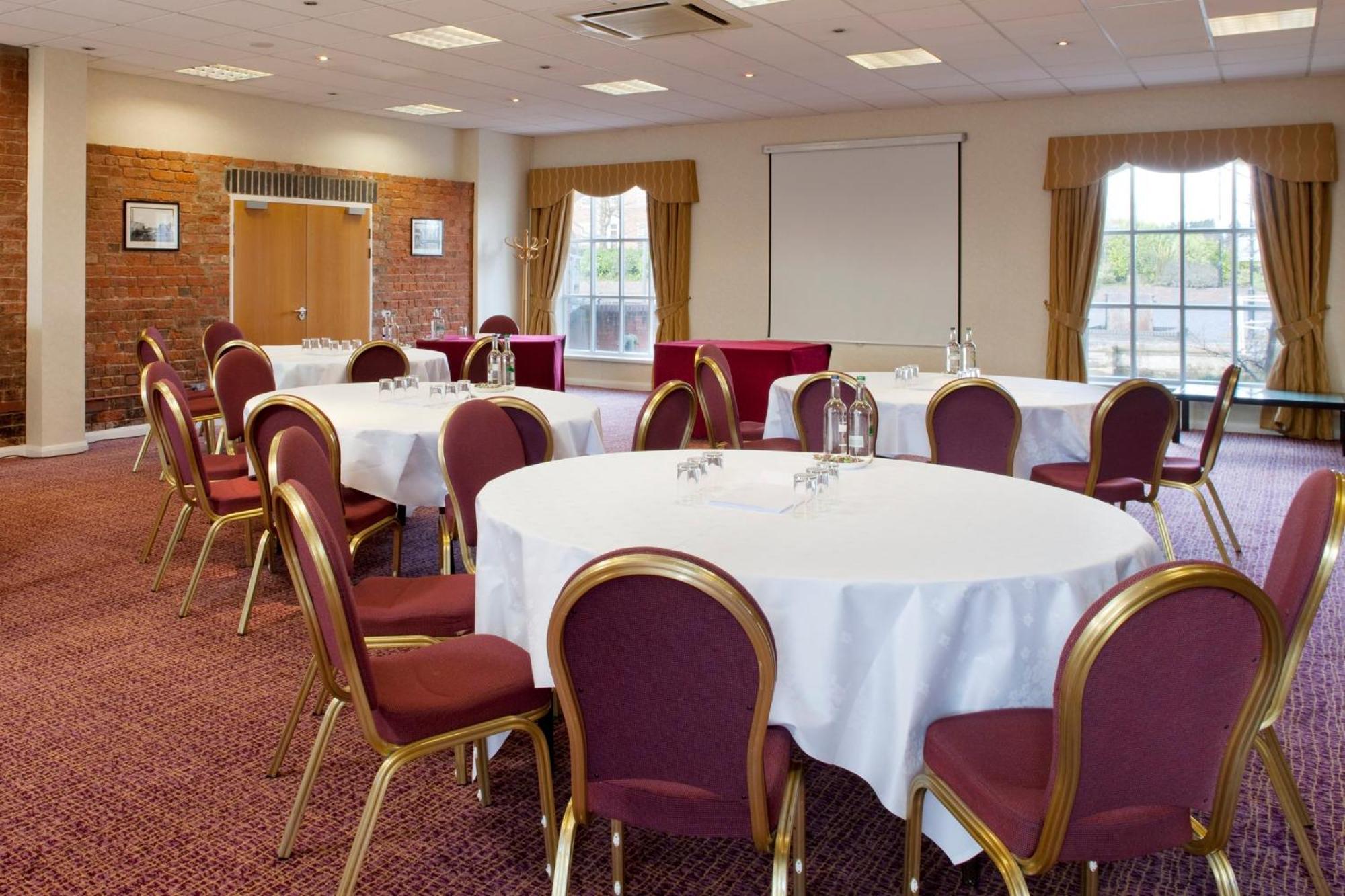 Holiday Inn Ellesmere Port/Cheshire Oaks By Ihg Eksteriør billede